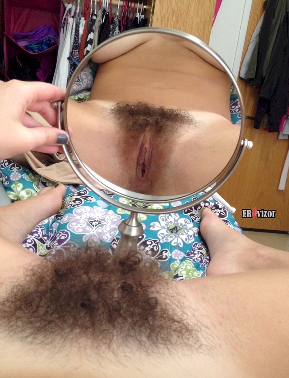 Жас бұйра қызыл шашты порно